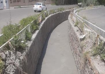 تداوم کف سازی کانال گلستان توسط شهرداری منطقه ۲